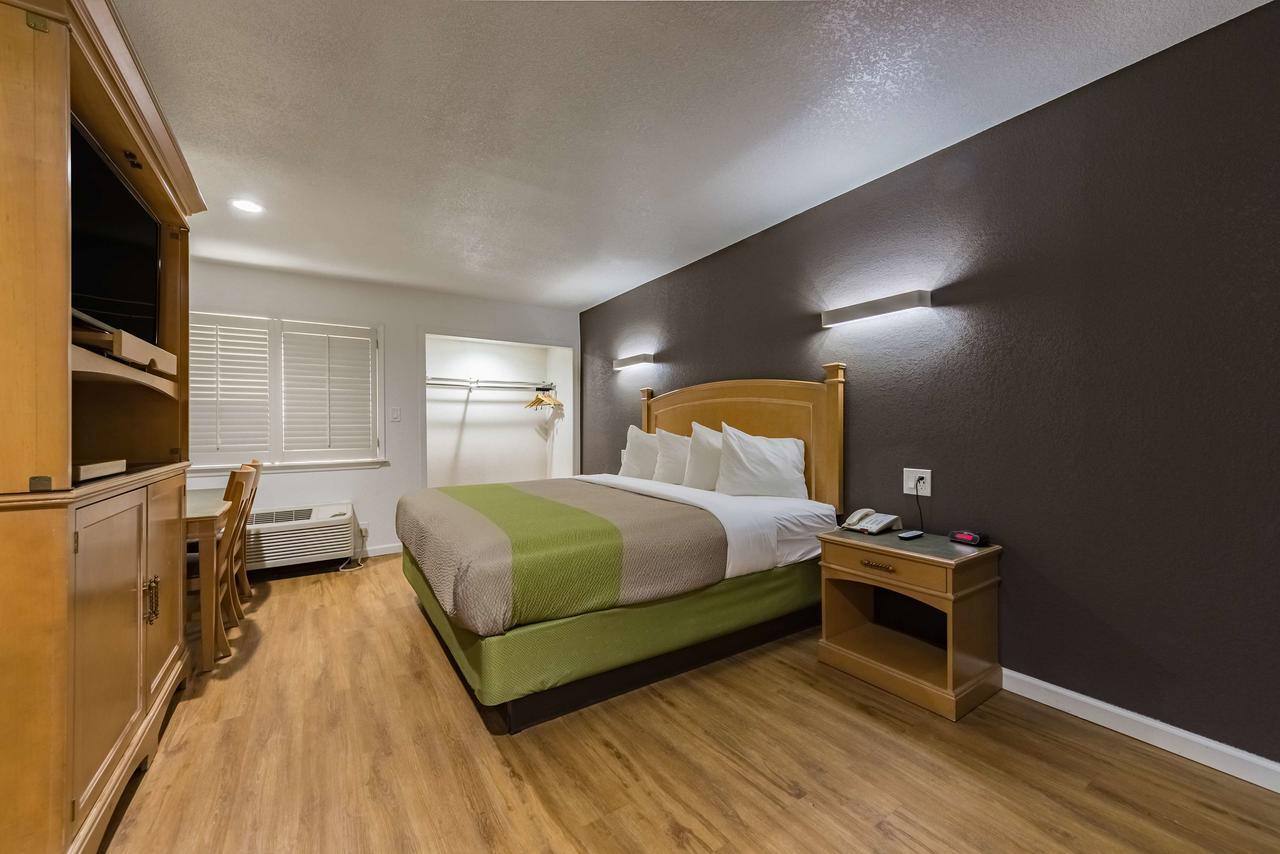 Studio 6-Plano, Tx Εξωτερικό φωτογραφία